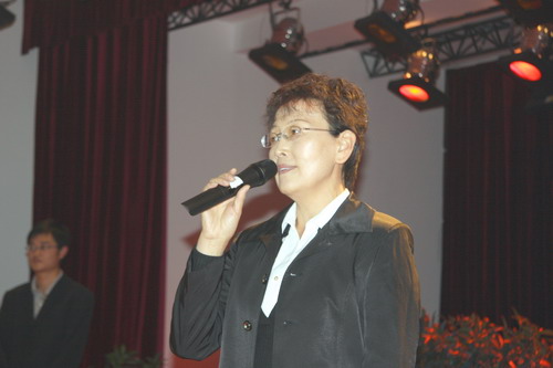 表演藝術家孫紅雷做客我校“宜海藝術講壇”