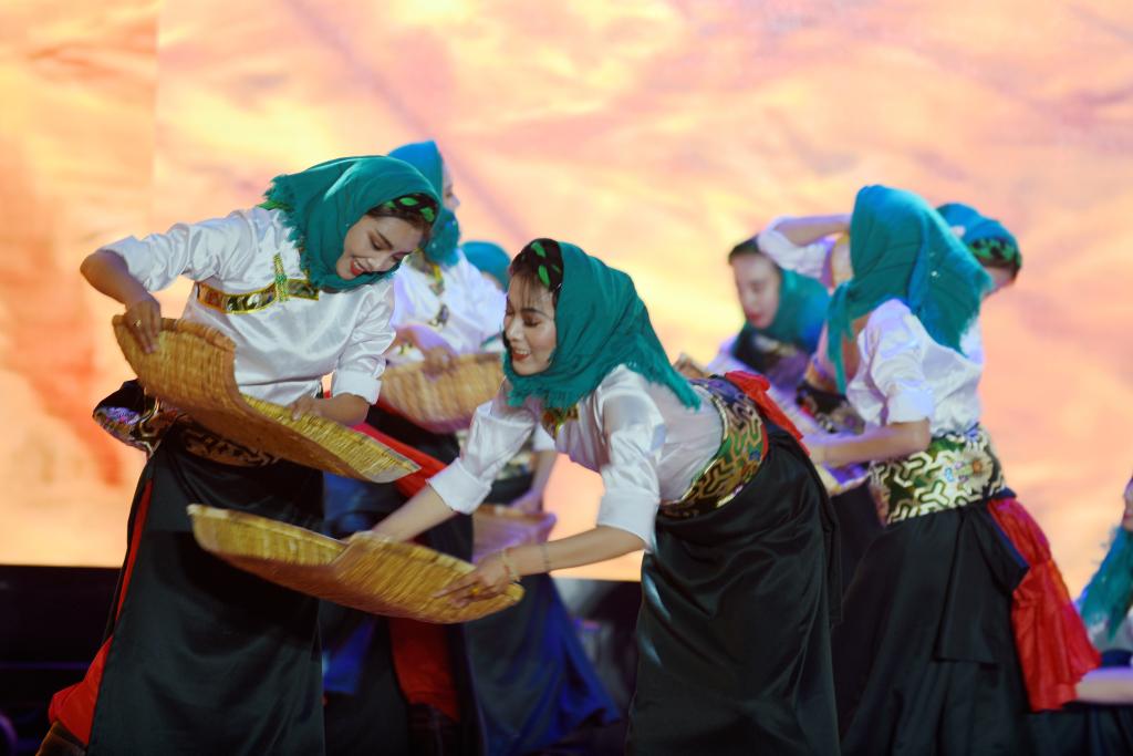 激情香巴拉·走進蘭理工|學校舉辦2019年教師節慰問演出活動