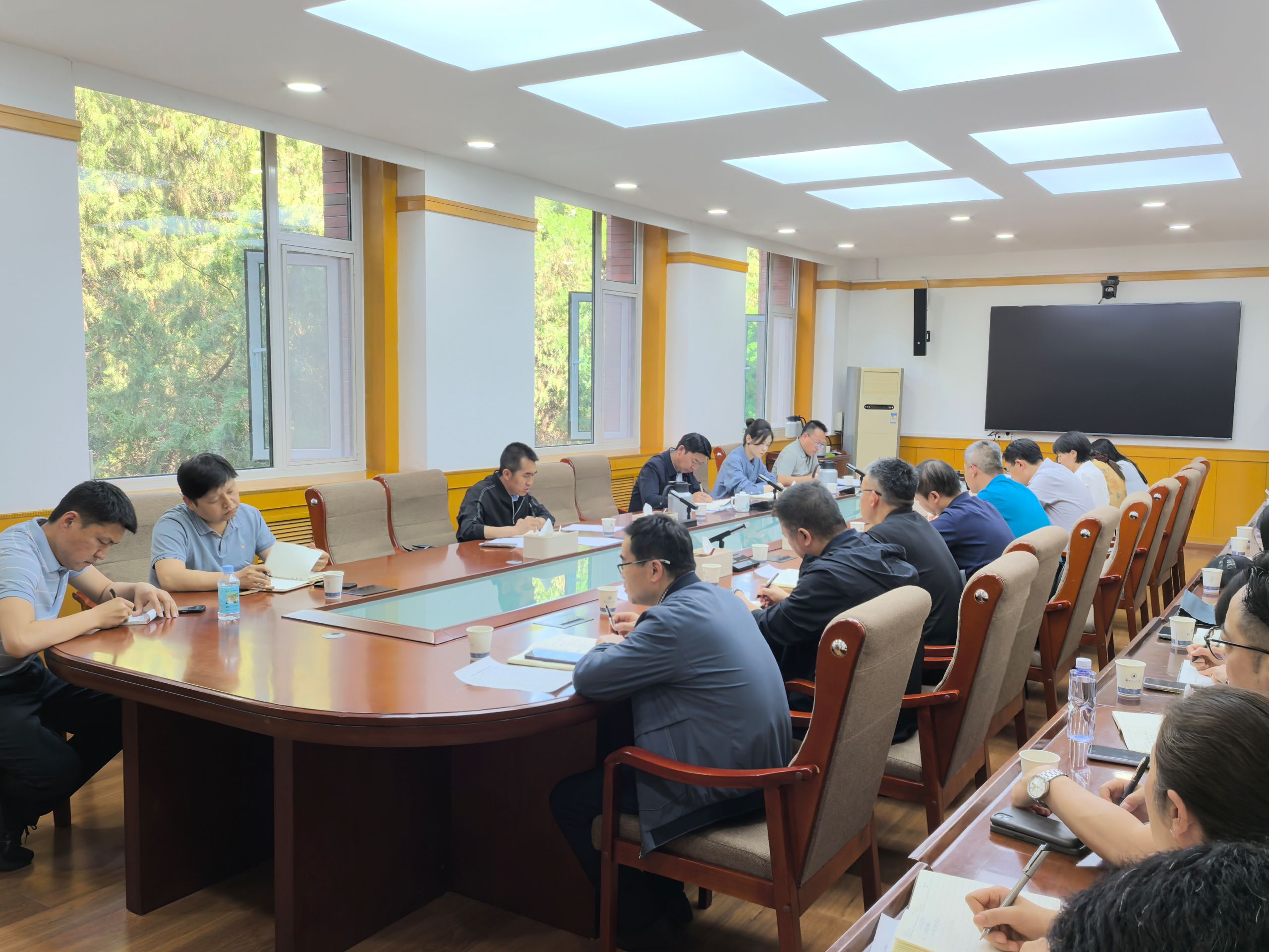 學校召開學生安全工作專題會議