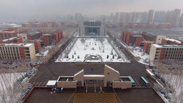 春雪映工大，賞醉了我的雙眼