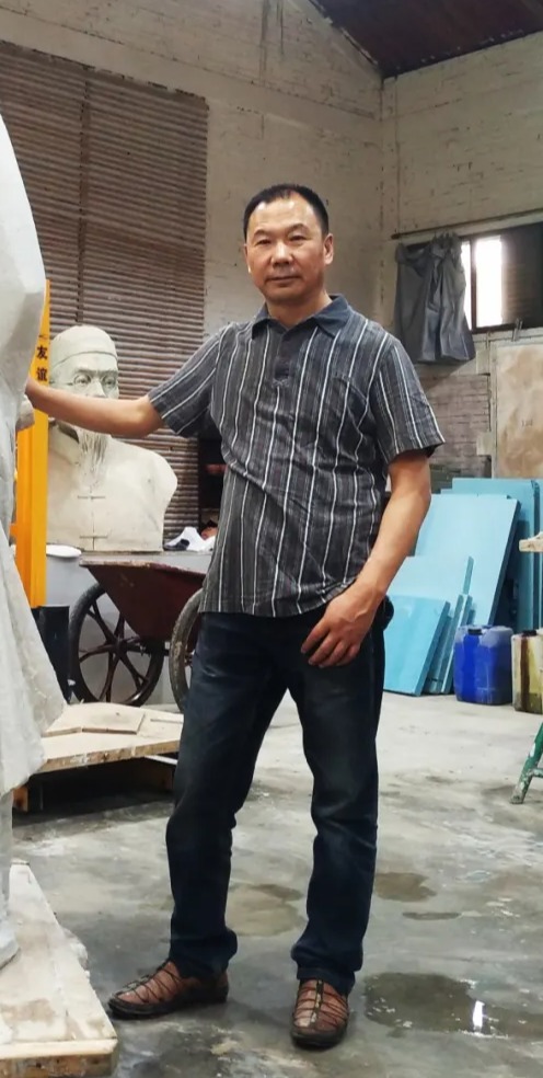 雷興福：用匠心打磨作品 美化校園文化環(huán)境