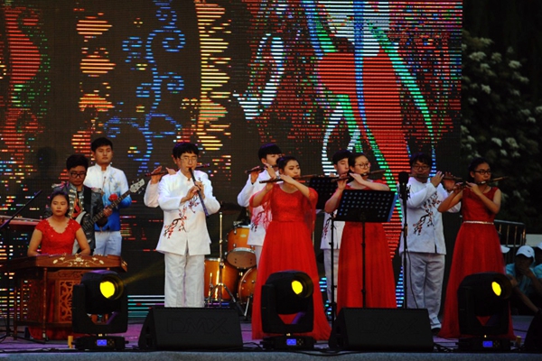 “宜海清韻”奏弦歌  紅柳依依送學子