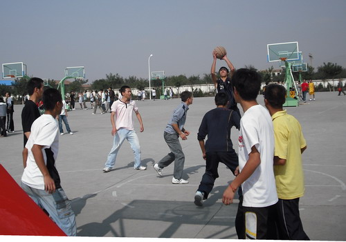 生命學院舉辦第二屆“生命激昂”迎新籃球賽