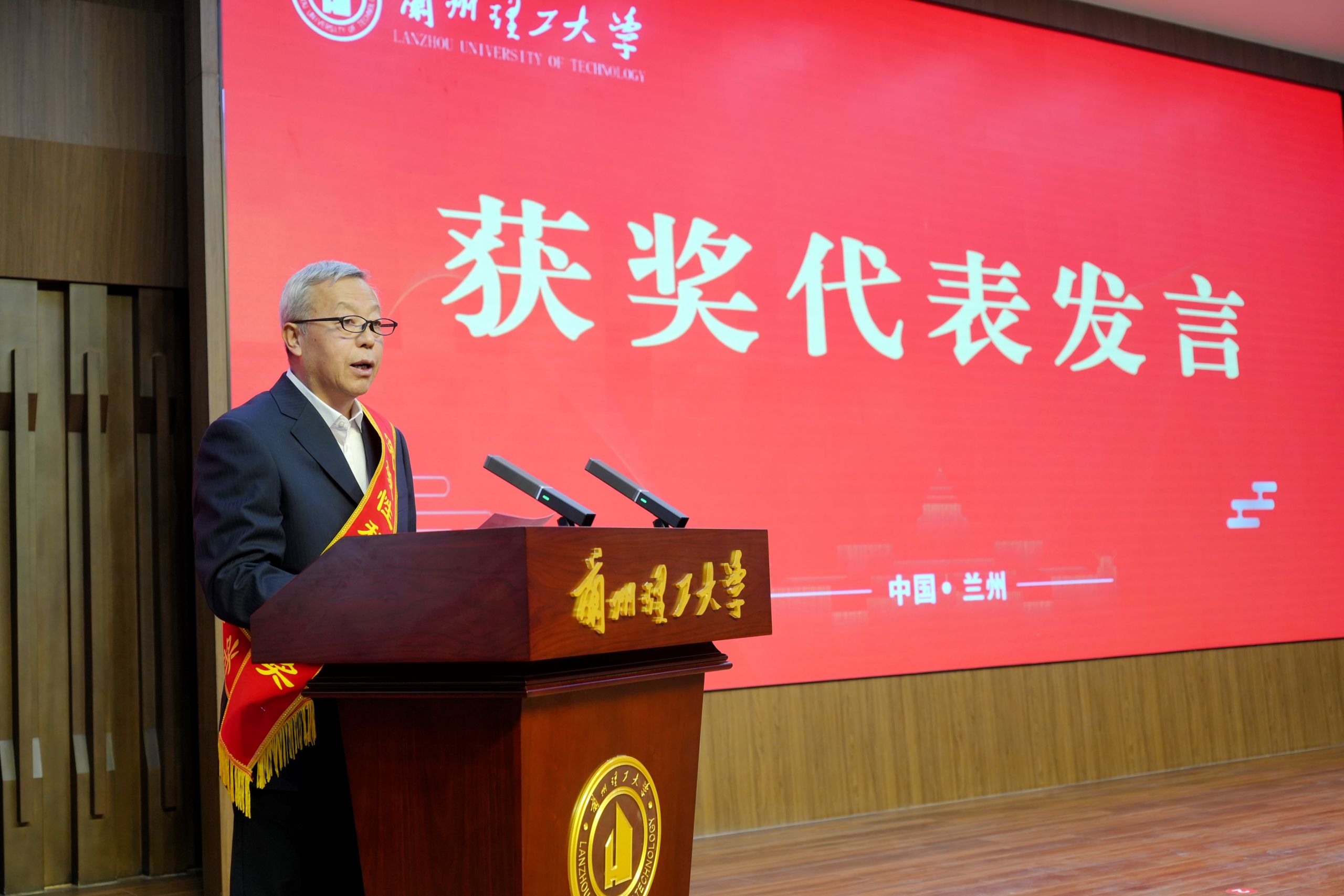 國家科學技術進步獎二等獎、材料學院教授丁雨田作為代表進行了發言